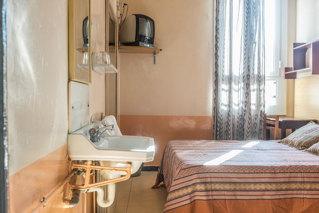 Hostel Turisol Barcelona Exteriör bild